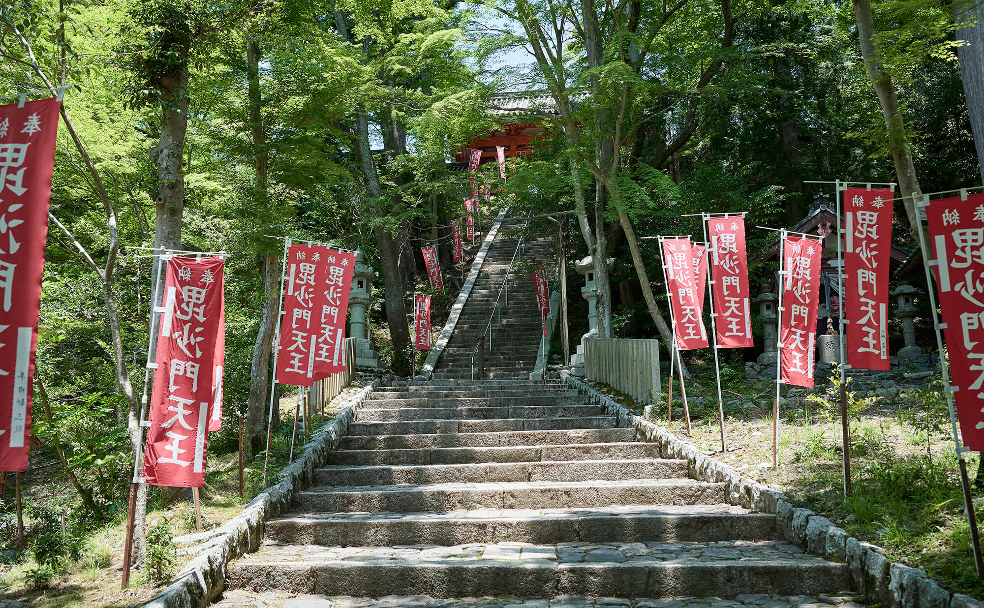 毘沙門堂へ続く階段